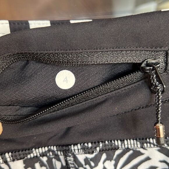 Lululemon Inspire Crop Animal Black White - Picture 5 of 10